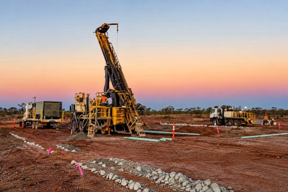 Great Southern Mining reverse circulation drilling at the Golden Boulder gold discovery within its Duketon Gold Project near Laverton, Western Australia.