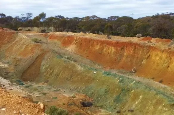 Auric Mining plans to kick off a starter pit at its Munda gold project near Widgiemooltha in WA wher<em></em>e it will toll treat the ore.