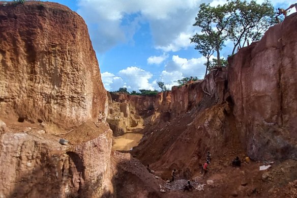 The massive artisanal excavations at Aurum Resources’ Boundiali project in Côte d’Ivoire offer compelling evidence of the widespread gold occurrence throughout the company’s tenements.