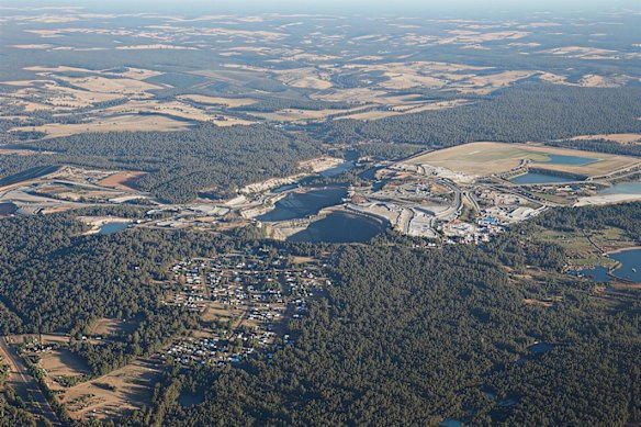 Venus Metals Corporation’s Bridgetown-Greenbushes project adjoins the eastern flanks of the tenure surrounding the Talison Lithium Joint Venture’s giant world-class Greenbushes lithium project in WA’s southwest. 