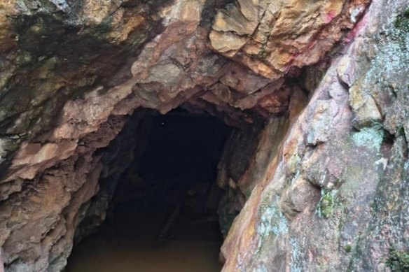 A historic silver-gold mining adit at Advance Metal’s Yoquivo project in Mexico’s world-class Sierra Madre volcanic belt.