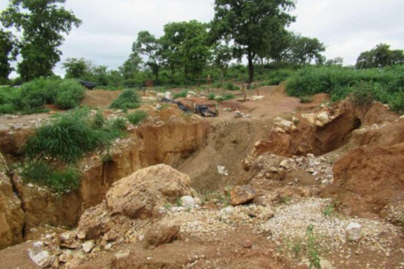 Aurum Resources Napié project in Cote d’Ivoire contains artisanal workings where rock chip sample assays delivered grades up to 170 grams per tonne (g/t) gold and drilling gave up more than 30g/t gold. 