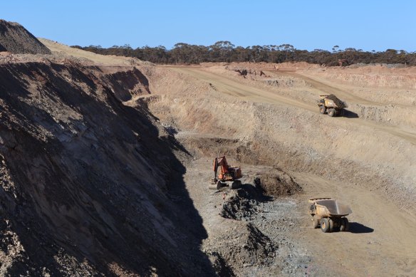 Work is continuing at Auric Mining’s Jeffreys Find gold deposit in WA’s Goldfields region.