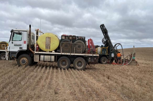 Lincoln Minerals has recorded high-grade hits from drilling at its Kookaburra graphite project in South Australia.