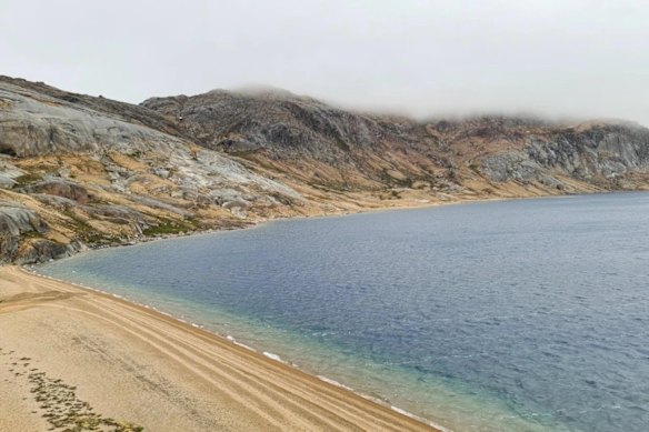 Dalaroo Metals has secured full ownership of the high-grade heart of its Blue Lagoon project in Greenland.