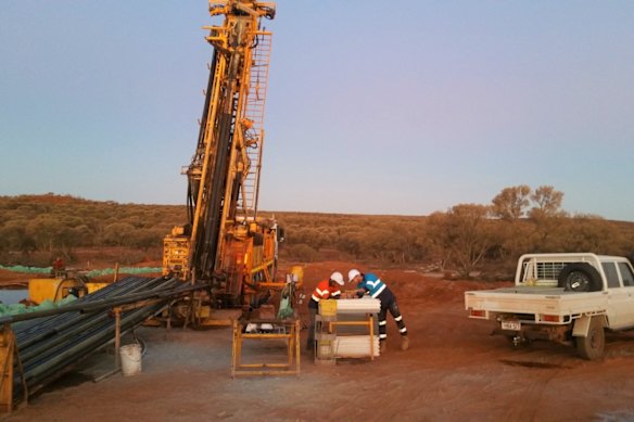 Great Southern Mining has started a maiden deep diamond drilling campaign at its 100 per cent owned Golden Boulder gold discovery in Western Australia.