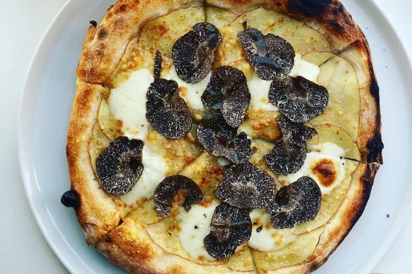 Truffle pizza at Fungi Feastival.