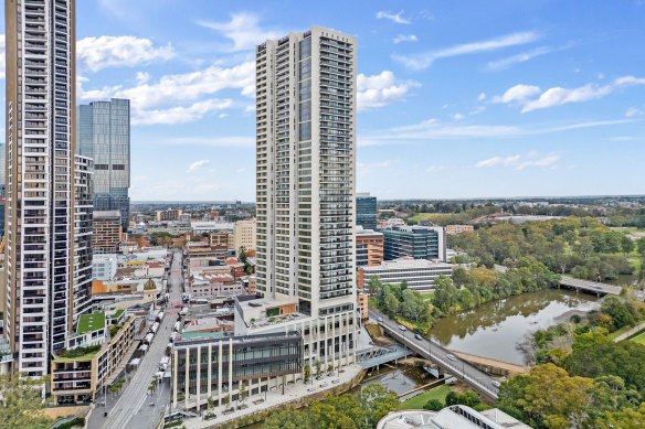 The Lennox is a 46-level building on the banks of the Parramatta River developed by Novm.