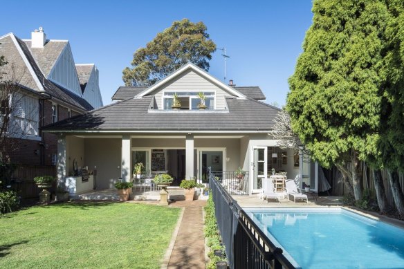 The Centennial Park home of Grant and Lisa Vandenberg was purchased by broker Simon Mount.