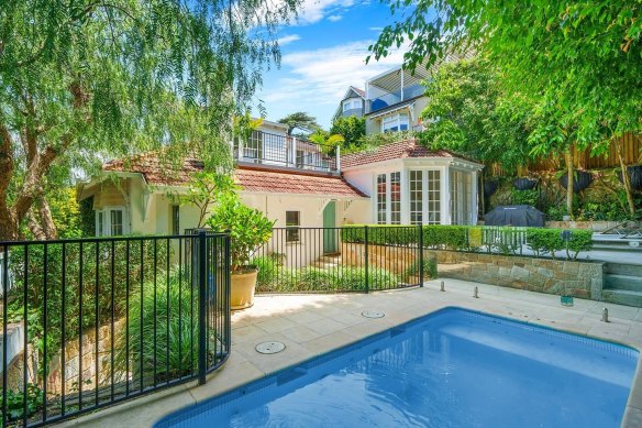 The Point Piper house on 288 square metres sold by Fred Blake for $8.1 million at auction on Thursday.