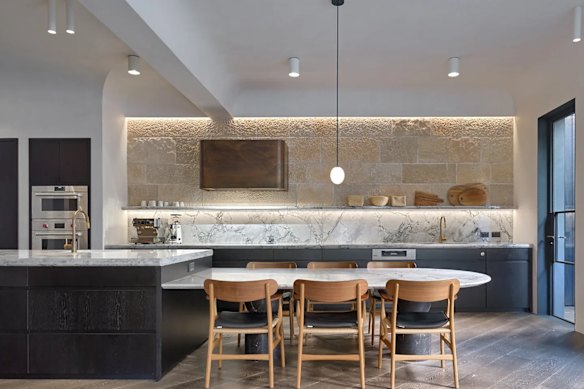 A heritage-listed mansion in Darlinghurst that has undergone an extensive renovation is set to go under the hammer.