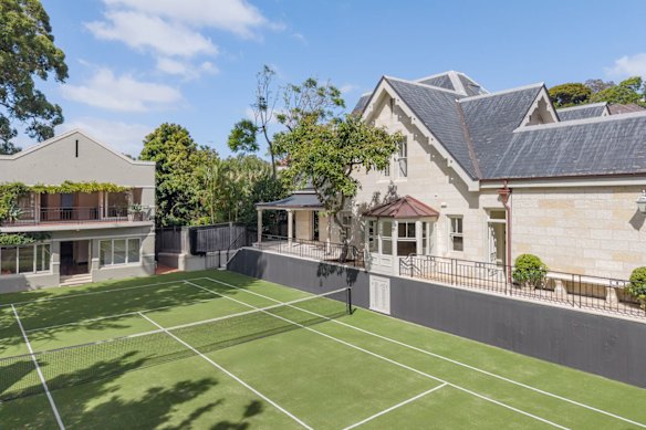 Local sources believe an estate at Kurraba Point has sold for a multimillion-dollar sum.
