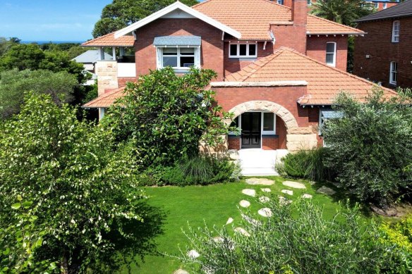 Gnal Loa is a five-bedroom Federation house set on 1015 square metres, making it one of the suburb’s largest privately held blocks.