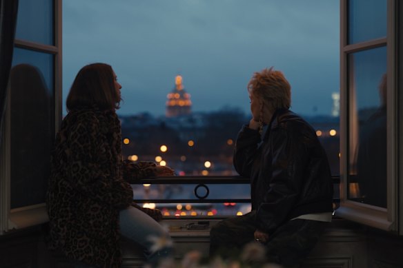 Hannah Einbinder and Jean Smart as Ava and Deborah in Hacks.