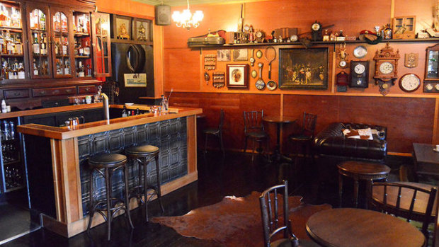 Jack Rabbits Whisky Bar in Woolloongabba is Brisbane’s best secret hidden bar – a 1920s jazz speakeasy whose entrance is through an antique wardrobe of clothes.