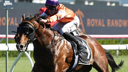 El Castello stretches out in the closing stages of the Spring Champion Stakes.