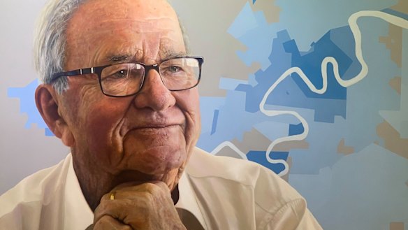 The packing room prize was awarded to Tom Macbeth Art for his portrait of Sir Leo Hielscher (above).