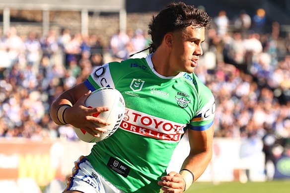 Kaeo Weekes is a danger man around the ruck.