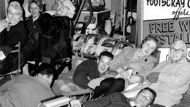 Footscray fans queue to buy grand final tickets outside Turner's Sports Store in 1961.
