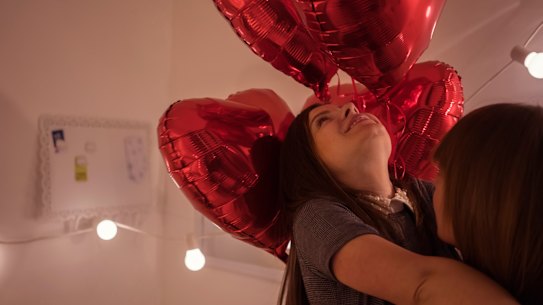 Women on a date with balloons