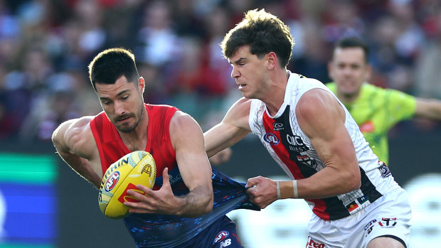 AFL orders umpires to tighten holding-the-ball rule