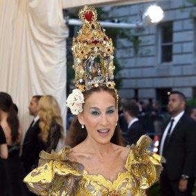 Sarah Jessica Parker's Dolce & Gabbana headpiece included a nativity scene.