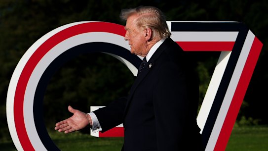 Lunedì Donald Trump arriva alla riunione del G7 in Francia.