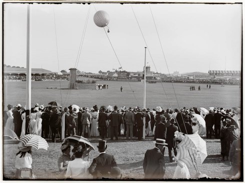 A gas balloon similar to Vaniman’s on display three years earlier at the Royal Agricultural Showground, 1901. The flags and inclination of the balloon indicate it was a blustery day.