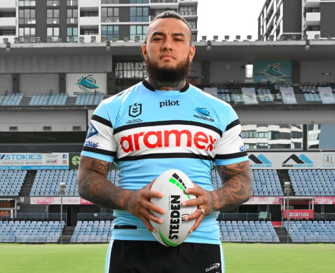 Sharks recruit Addin Fonua-Blake
