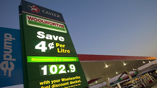 Woolies strikes 'Plan B' deal with Caltex after BP sale collapse