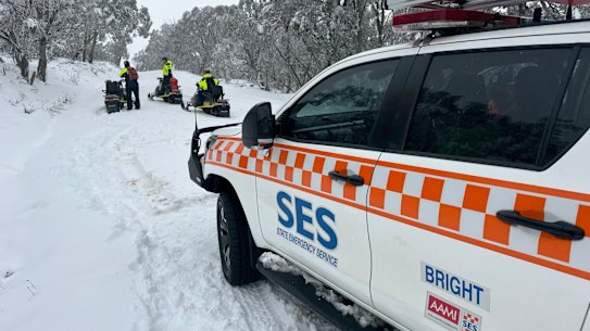 SES Bright and Falls Creek unit volunteers helped police with the rescue of people stuck in their vehicles near Hotham Heights.