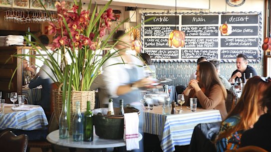 Early dinner service at Sean’s.