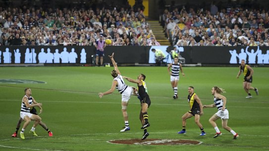 The existing rule, which also exists in the AFL and requires teams to break into six pairs of players in each zone for centre bounces, will remain.