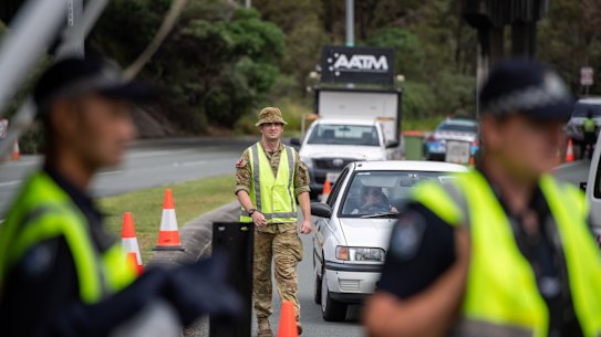 Australian Army soldiers from the 25th/49th Battalion, Royal Queensland Regiment, working with the State Emergency Services and Queensland Police Service to establish Vehicle Check Points at Coolangatta, Queensland preventing unnecessary interstate travel during Operation COVID-19 Assist. Source: ADF