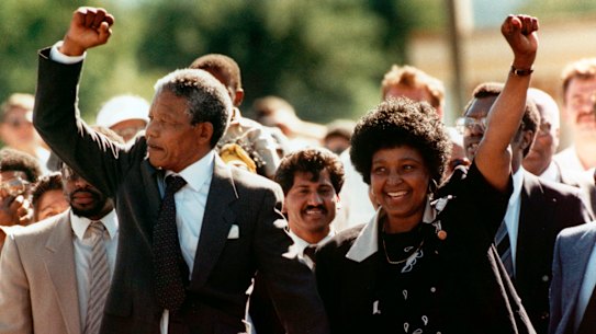 Nelson Mandela and Winnie walk hand in hand upon his release from prison in 1990.