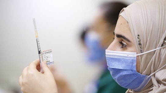 Tuka Tahir prepares a jab at the Melbourne Showgrounds vaccine hub on Wednesday.