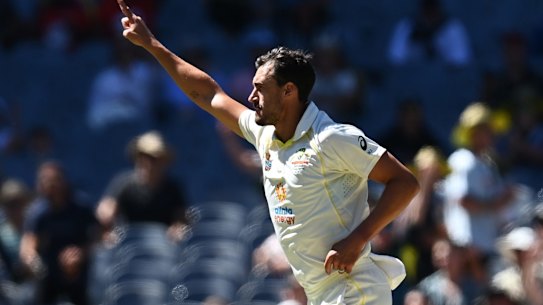 MELBOURNE, AUSTRALIA - DECEMBER 28: Mitchell Starc of Australia celebrates after bowling out Ben Stokes of England during day three of the Third Test match in the Ashes series between Australia and England at Melbourne Cricket Ground on December 28, 2021 in Melbourne, Australia. (Photo by Quinn Rooney/Getty Images)