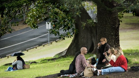 Picnics being packed up as the rain begins to fall at Centennial Park during the first weekend of picnics being allowed.
These people are having a celebration picnic.
18th September 2021
Photo: Steven Siewert