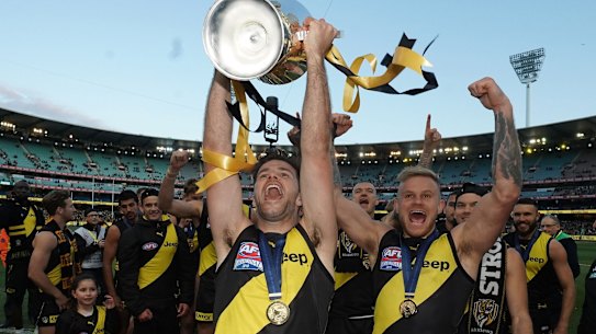 Trent Cotchin of the Tigers holds the premiership trophy aloft as the Tigers leave the field after winning the 2019 AFL Grand Final between the Richmond Tigers and Greater Western Sydney Giants at the MCG, Melbourne, Saturday 28th September, 2019. Photo by Scott Barbour
 Photo Scott Barbour THE AGE