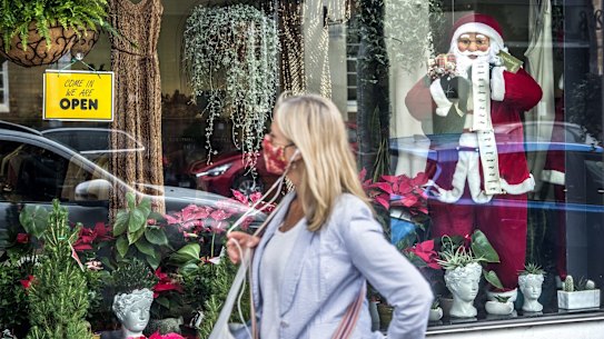 Christmas shopping in Paddington.
21st December 2020
Photo: Steven Siewert