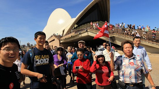 The federal government is hoping to restore the country’s tourism business by encouraging Chinese travellers to return to Australia.