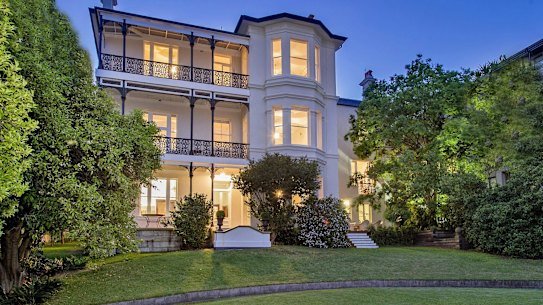Billionaire audio king Peter Freedman has listed his Potts Point mansion on real estate portals. 