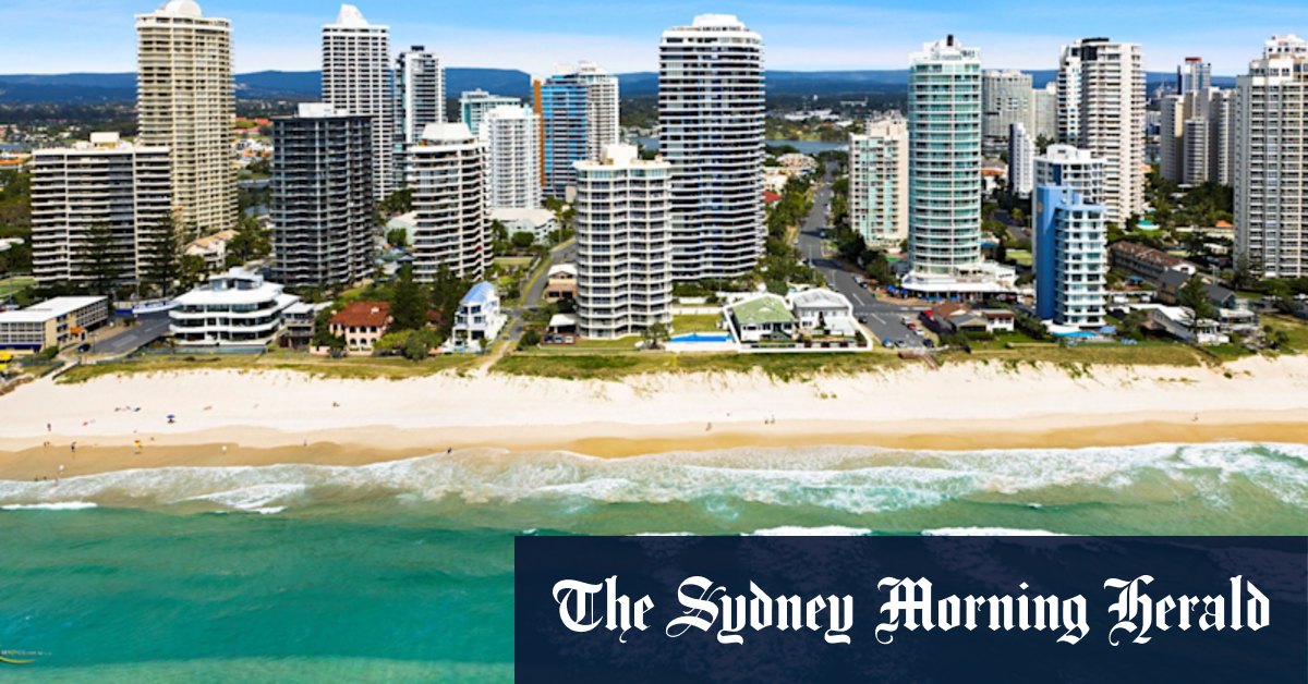 Second Gold Coast drowning in two weeks as man pulled from water at popular beach