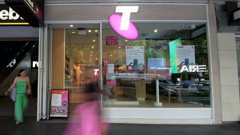 Telstra posts billion-dollar profit as job cuts deepen