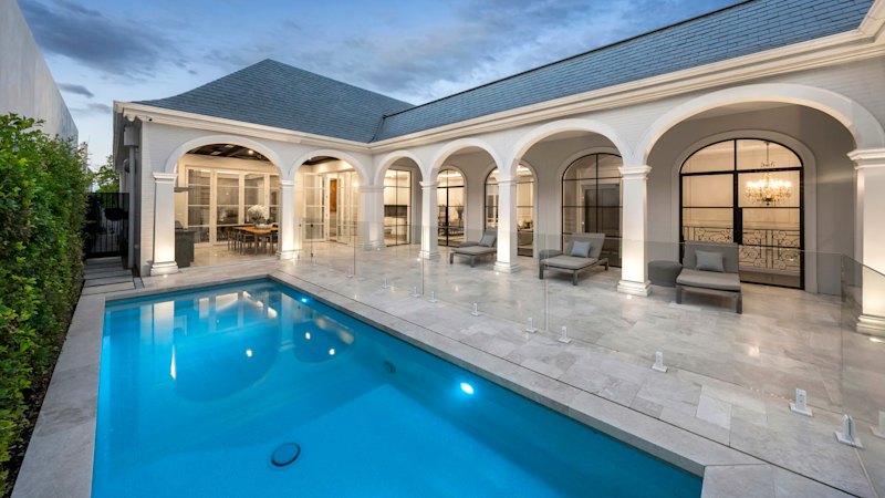 Toorak home previously owned by Geelong Grammar resells for over $17 million