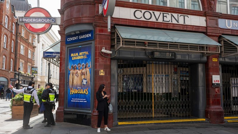 Londra'nın Covent Garden'ında birden fazla kişi bıçaklandı