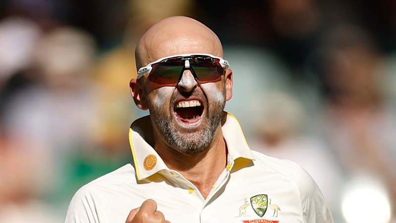 Ashes cricket LIVE | Four wickets to glory. Australia on brink of Ashes win