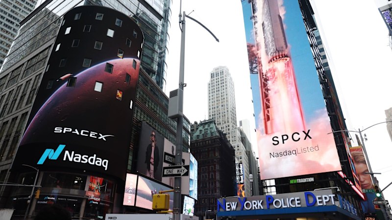 SpaceX strikes rare deal to pay $0 to bankers for IPO Greenshoe