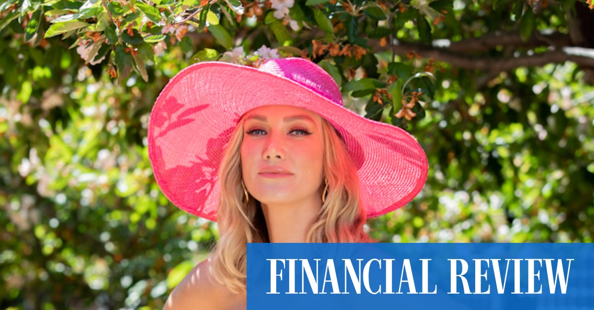 Melbourne Cup fashions fizzle but frills abound - Vimarsana News