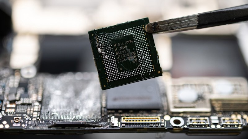 Nasdaq 100 nears a correction as semiconductor sell-off extends